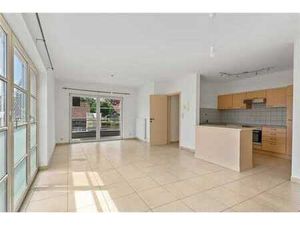 appartement avec deux chambres et un garage