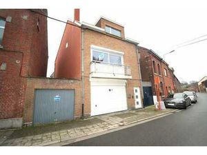 Spacieuse maison avec grand garage et superbes extérieurs !