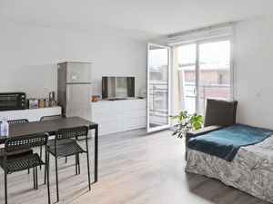 À LOUER - STUDIO - MENNECY