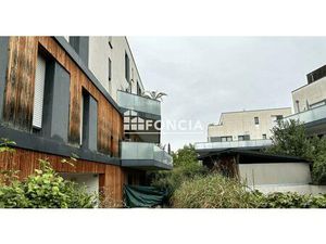 2 PIÈCES - TERRASSE - IMMEUBLE RÉCENT - GARAGE - CAVE-LOUÉ