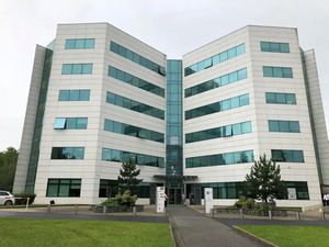 BUREAUX LUMINEUX PROXIMITE DU RER