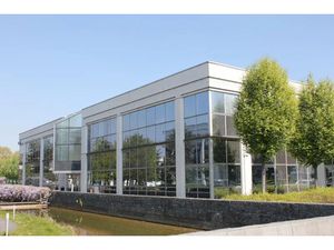 PARTIELLEMENT CLOISONNE