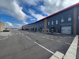 Locaux d'activité à louer à ELANCOURT 78990