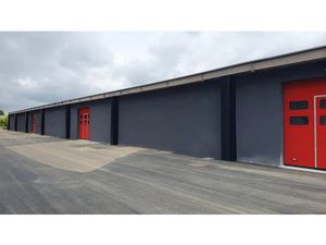 Locaux d'activité à vendre ou à louer à MAUREPAS 78310