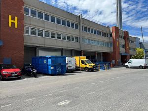 Saint-Ouen - Location de locaux d'activités et entrepôts à quai polyvalents avec bureaux  