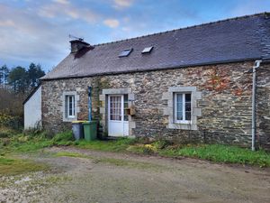 A vendre Sizun maison proche du bourg   2 chambres