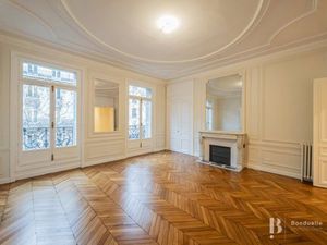 À LOUER VIDE - 6 PIECES DE 196 M2 - QUARTIER SAINT PHILIPPE DU ROULE - AVENUE FRANKLIN ROO