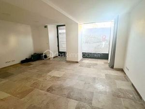 Local commercial de 33 m² à Lorrez-Le-Bocage-Preaux