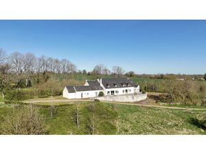 Propriété de près de 600m2 sur plus de 3 hectares