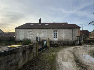 Maison ancienne de 261 m² à Selongey