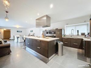 Maison 8 pièces 236 m²