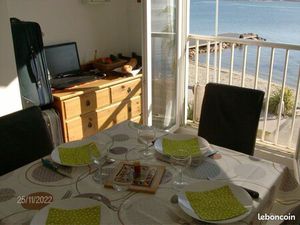 Studio vue etang et mont saint Clair