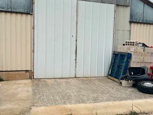 Loue hangar 240 m2