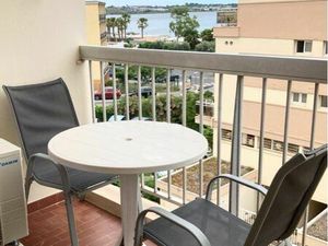 Studio lumineux avec balcon