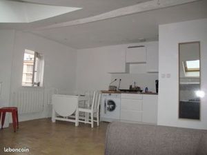 Grand studio/T1 bis rénové Guillotière