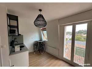 Studio meublé rénové – 18 m² – Dernier étage