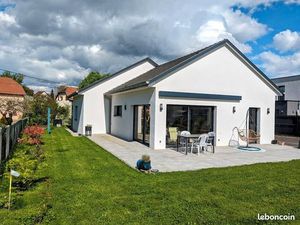 Maison moderne plain pied  au calme avec jardin 6 3 ares