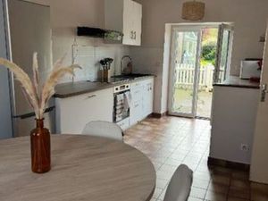 Particulier loue belle maison bourg de colomby