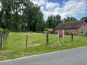 Ruim bouwperceel van 13a 84ca voor open bebouwing in het ...