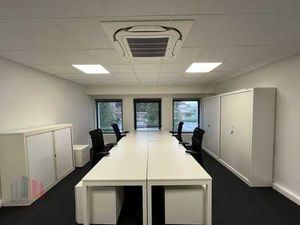 Bureaux meublés de 30 m² près du R4