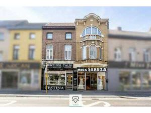 Ruim handelshuis te koop bestaande uit duplexappartement ...