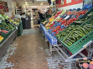 MAGASIN À REMETTRE SUR UNE ARTÈRE TRÈS