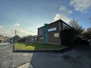 Immeuble industriel à vendre à Gilly