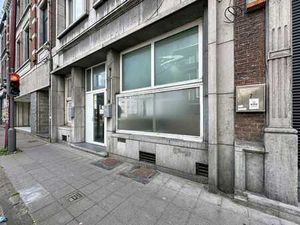 Vaste zone commerciale à voir sans tarder