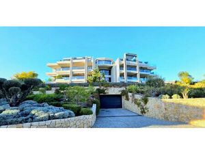 Elégant appartement avec jardin privé et terrasses