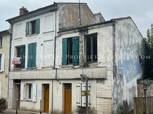 Vente immeuble 12 pièces 304 m² à Tonnay-Charente (17430)  273 000 €