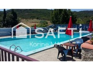 Local commercial avec terrasse et piscine