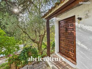 Propriété 7 pièces 233 m²