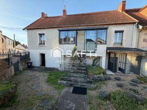 Maison authentique avec travaux très soignés .