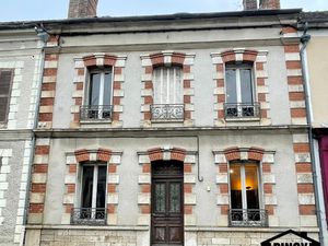 Maison bourgeoise de caractère à EGREVILLE - Fort potentiel 