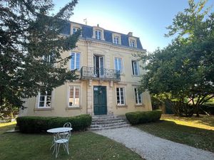 Marciac (32) TRES ELEGANTE MAISON DE MAITRE  sans travaux  avec maison d'artistes ou gîte 