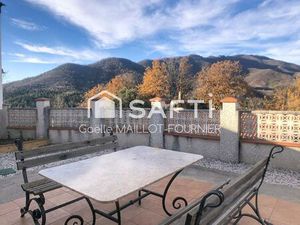 Grande villa avec terrasse et garage