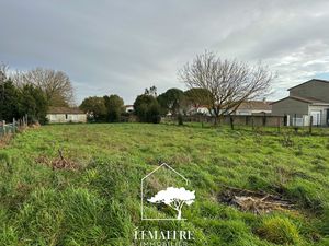 Terrain libre constructeur 100m centre  plus de 1000m2