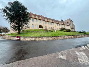 Appartement 4 pièce(s) 103 m2 dans village de caractère