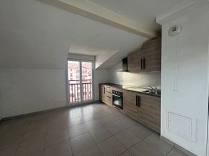 TROIS PIECES VIDE 70 m2 centre ville