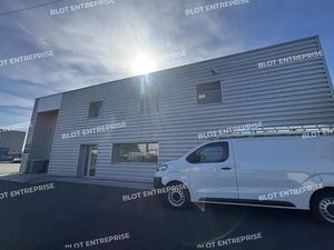 A LOUER - LOCAUX D'ACTIVITES - LE BIGNON - 210 m²