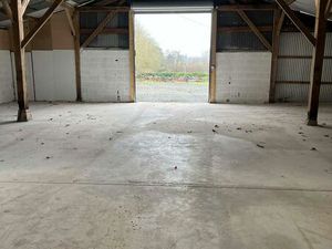 Hangar / Local / Garage -180m²