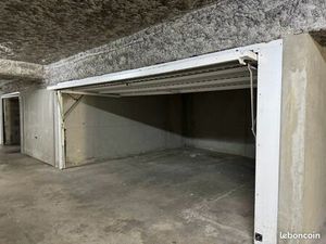 Grand garage ultra sécurisé