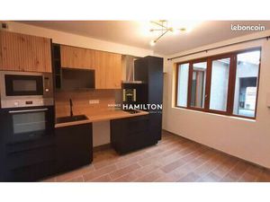 Location - maison rénovée avec garage et terrasses