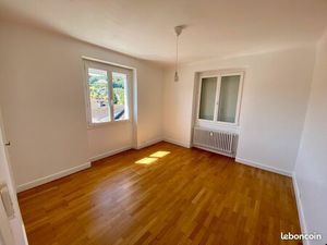 Loue T4 très lumineux 102m2 centre ville Lons le Saunier