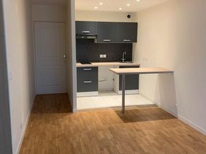 Grand studio Paris 17