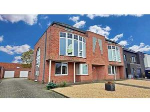 Ruime en lichtrijke duplex op een rustige locatie in Bass...