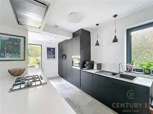 Agréable maison rénovée 3CH/2SDD avec jardin !