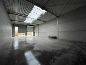 Opslagruimte van 300 m² & uitstekend gelegen vlak aan de ...