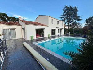 Vente Maison Piscine à La Roche-Sur-Yon Le Bourg Sous La Roche (85000) : à vendre Piscine 