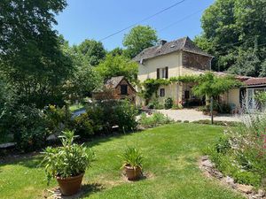 Maison à la campagne avec 2 Gites  piscine et jardins avec vue
